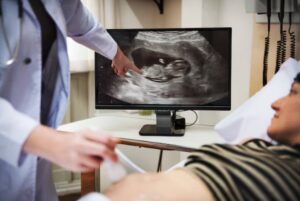 سونار بطن وحوض في المنزل: تشخيص دقيق ورعاية طبية بمنزلك